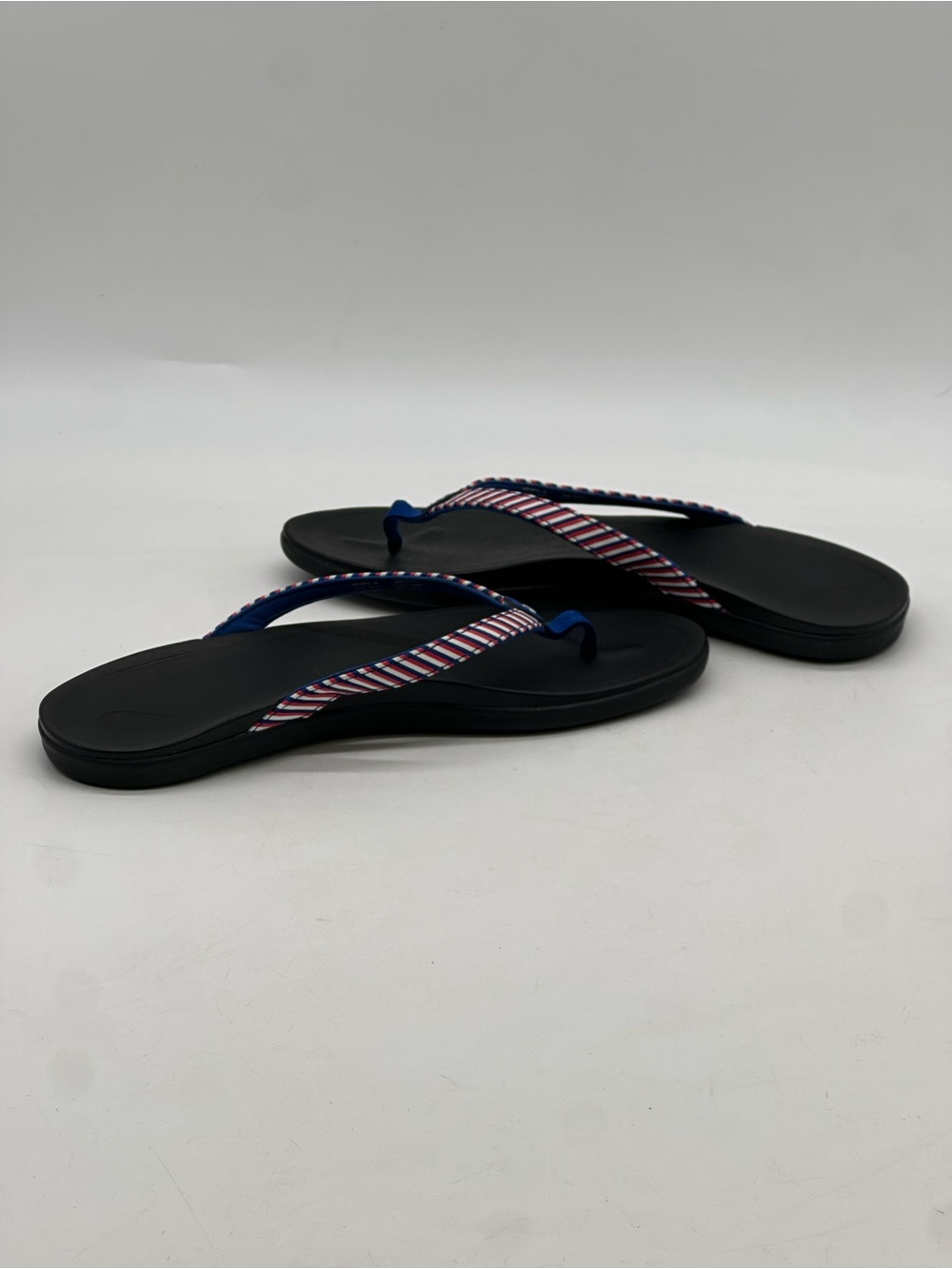 OluKai Ho’opio Slippers. Size 9 - Picture 10 of 10